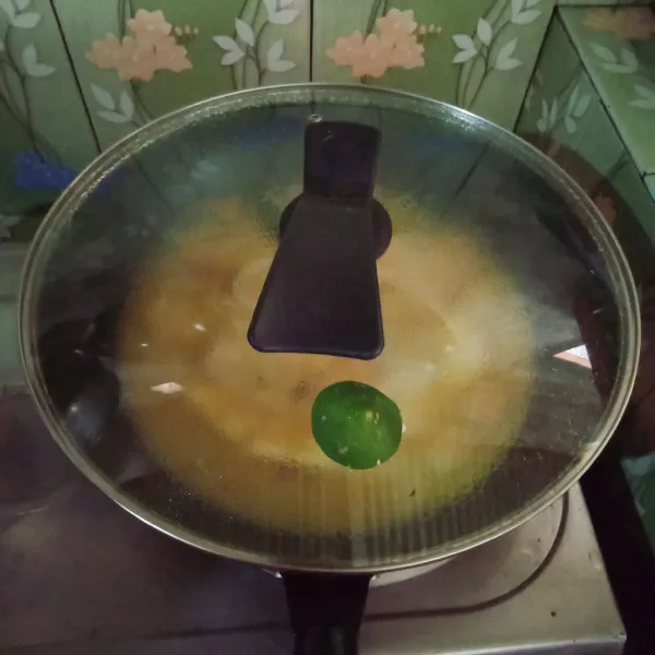 Masak hingga bumbu meresap.