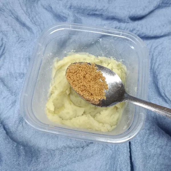 Masukkan light brown sugar.