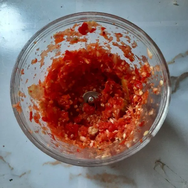 Chopper bumbu sampai halus.