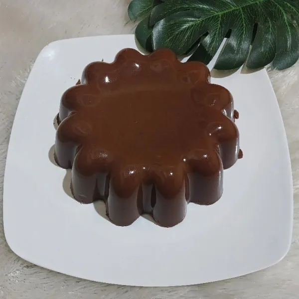 Keluarkan dari cetakan. Potong sesuai selera. Hidangkan.