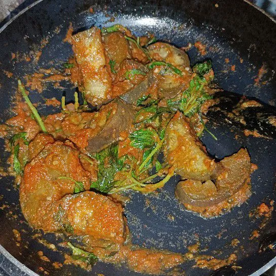 Aduk hingga kemangi layu.