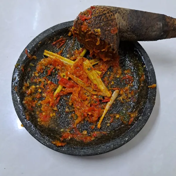 Uleg sampai halus, koreksi rasa sesuai selera.