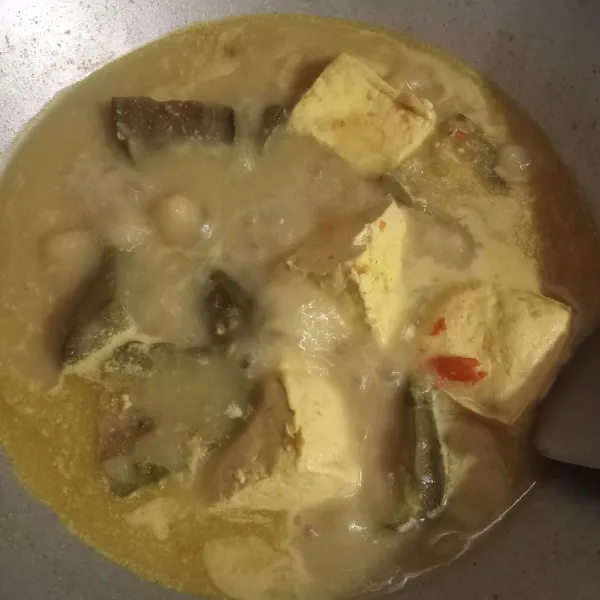 Sudah matang, taburi bawang goreng diatasnya.