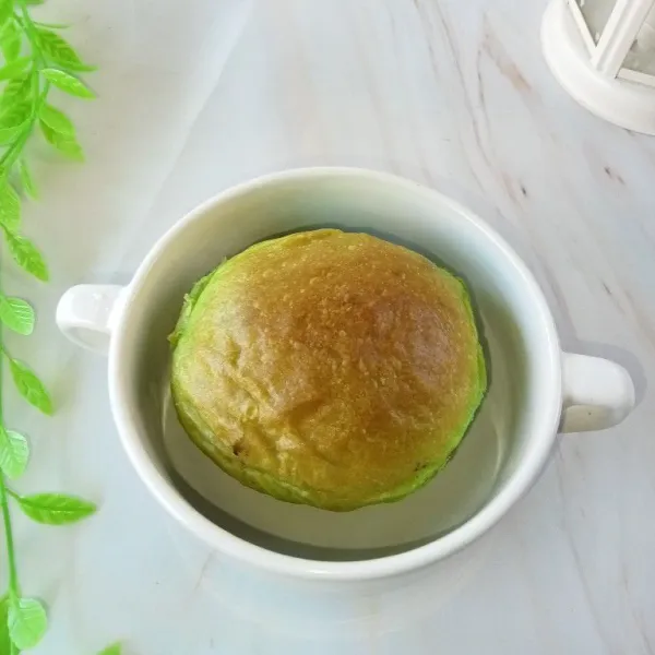 Letakkan roti bluder di dalam mangkuk.