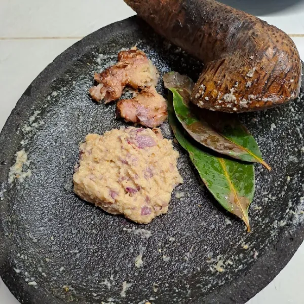 Siapkan bumbunya.