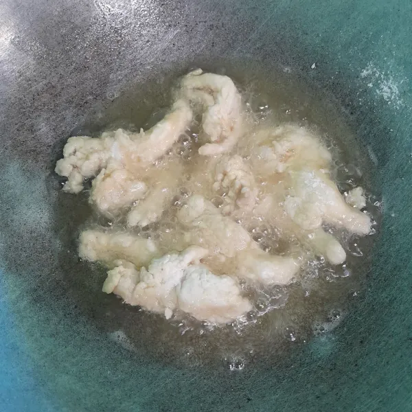 Goreng sampai kuning keemasan.