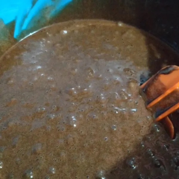 Lalu, masukkan bahan D, aduk balik sampai rata.