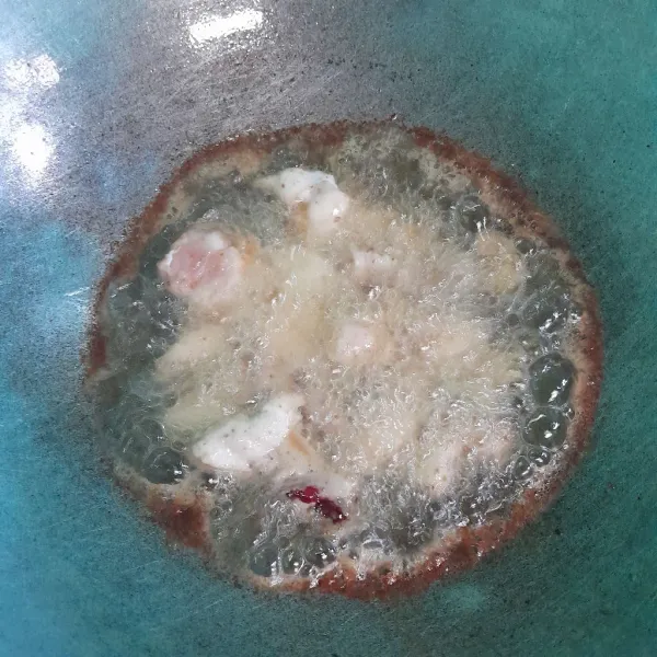 Goreng sampai kuning keemasan.