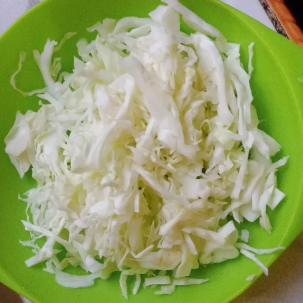Siapkan juga kol yang udah di iris.
