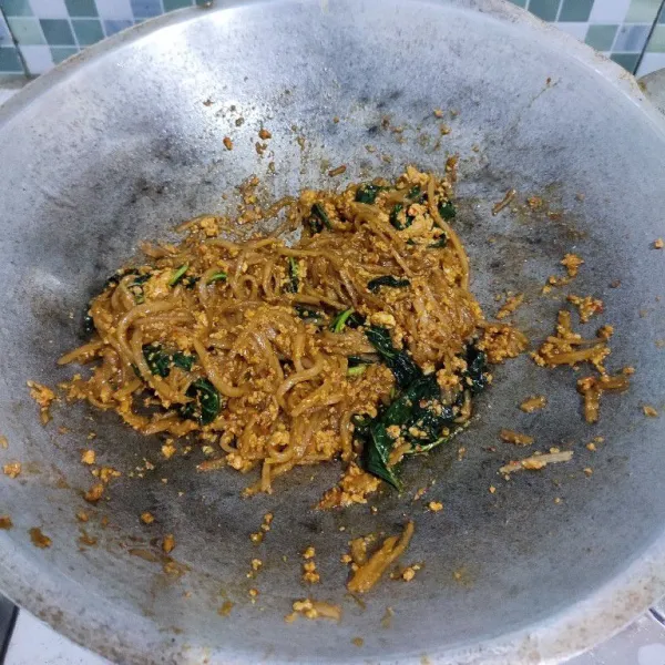 Masak hingga bumbu meresap, kemudian matikan api.