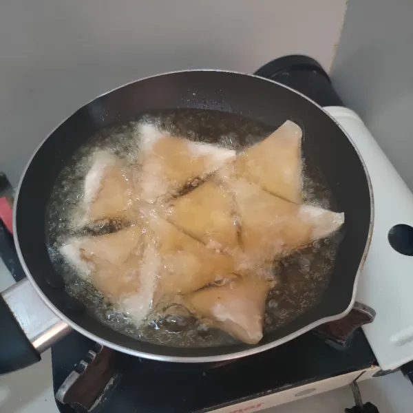Goreng hingga keemasan dan garing, lalu sajikan