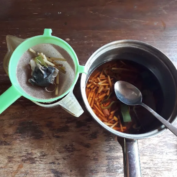 Biarkan hingga hangat dan saring.