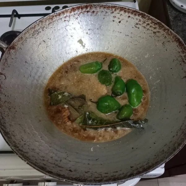 Masukkan cabe gendot.
