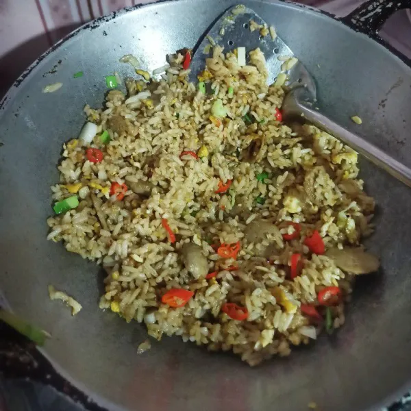 Setelan matang matikan api dan pindahkan kedalam piring saji. Sajikan selagi hangat.