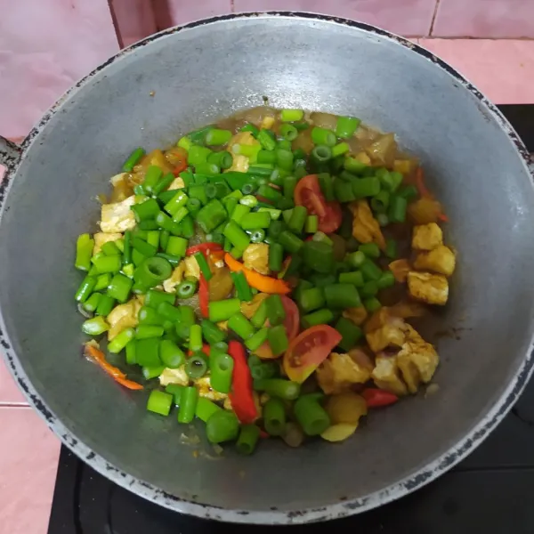 Masukkan blalo, masak sebentar supaya tekstur blalo masih crunchy.