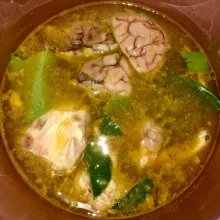 Campur bumbu ungkep yang telah dihaluskan dengan air, daun salam dan daun jeruk. Lalu masukkan otak sapi.