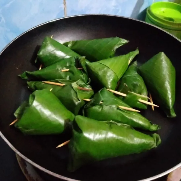 Panggang di teflon, bolak-balik supaya rata.