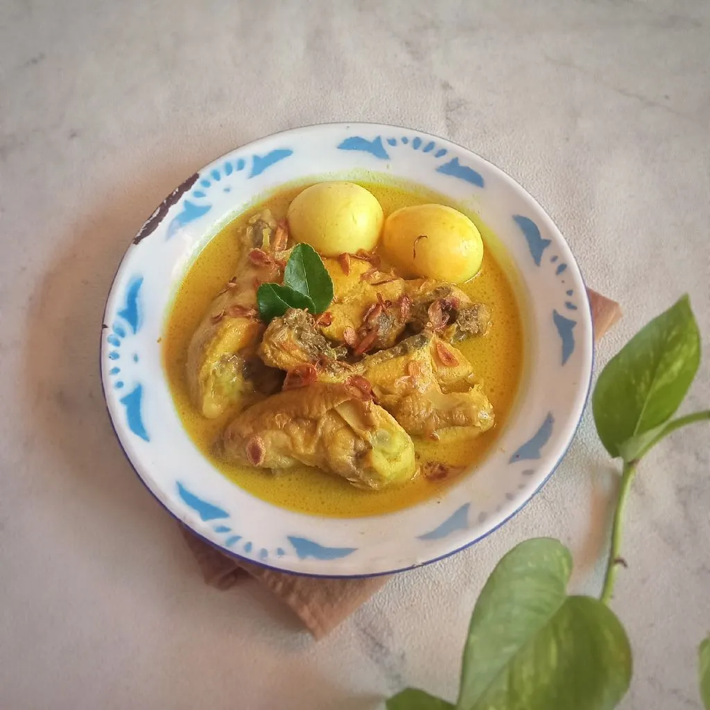 Opor Ayam Bumbu Kuning