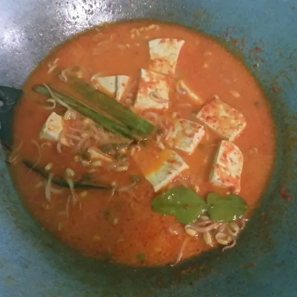 Masak sampai kuah menyusut, siap disajikan.