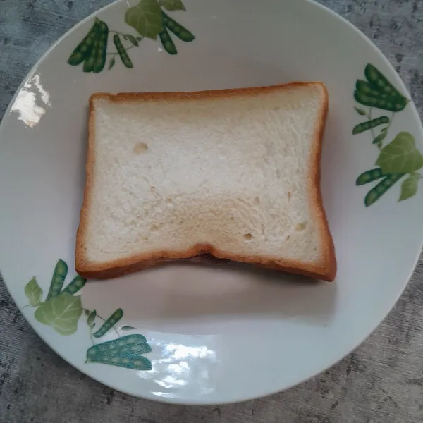 Tata dalam piring roti tawar.