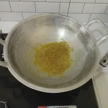 Tumis bumbu halus sampai harum.