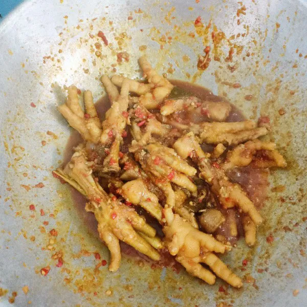 Masak hingga air menyusut.