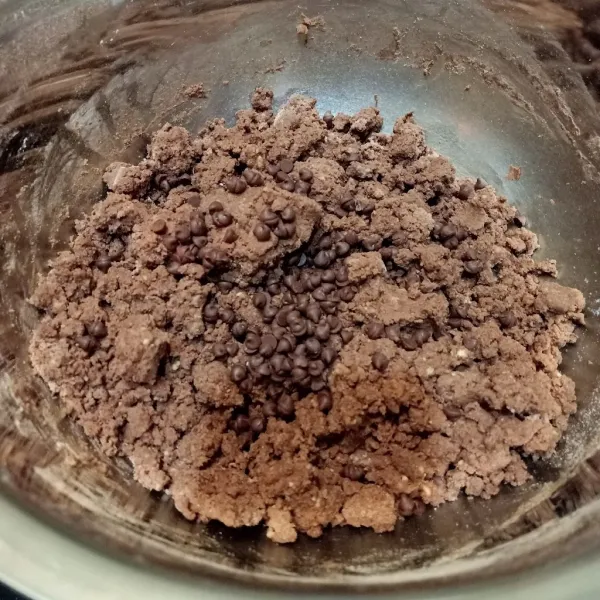 Masukan Choco Chips secukupnya sesuai selera.