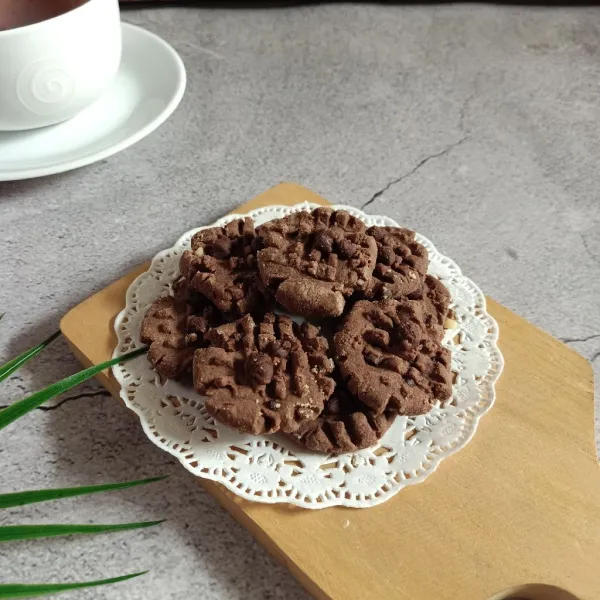 Setelah agak dingin masukan dalam toples dan sajikan sebagai teman ngeteh anda.