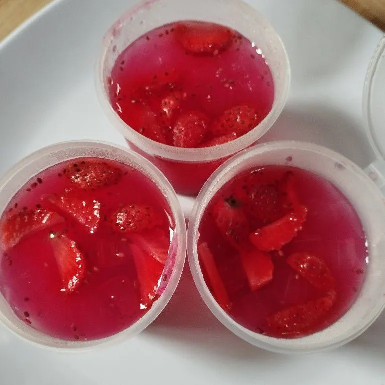 Puding Strawberry Chia seed