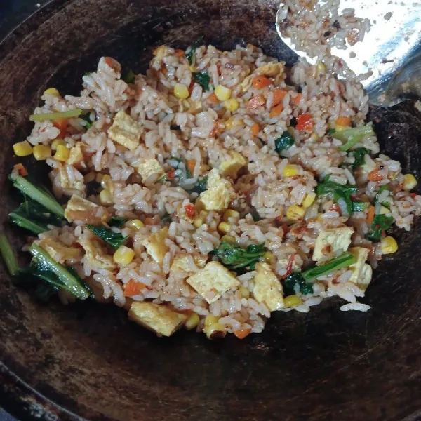 Aduk rata, cek rasa. Siap dihidangkan hangat.