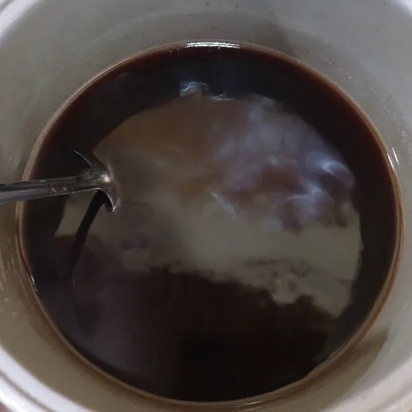 Campur agar-agar bubuk, jelly bubuk, dan gula. Aduk rata. Tambahkan air. Masak hingga mendidih. Tuang di wadah, dinginkan hingga beku.