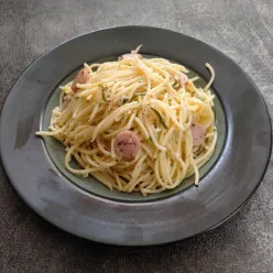 Spaghetti Aglio e Olio Daun Jeruk