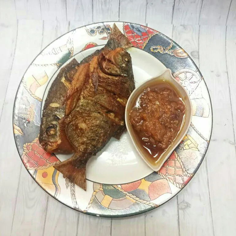 Ikan Bawal Goreng Sambal Bawang