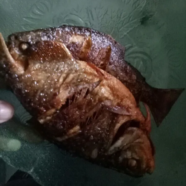 Panaskan minyak lalu goreng hingga matang.