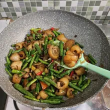 Masak hingga bumbu meresap lalu matikan api.