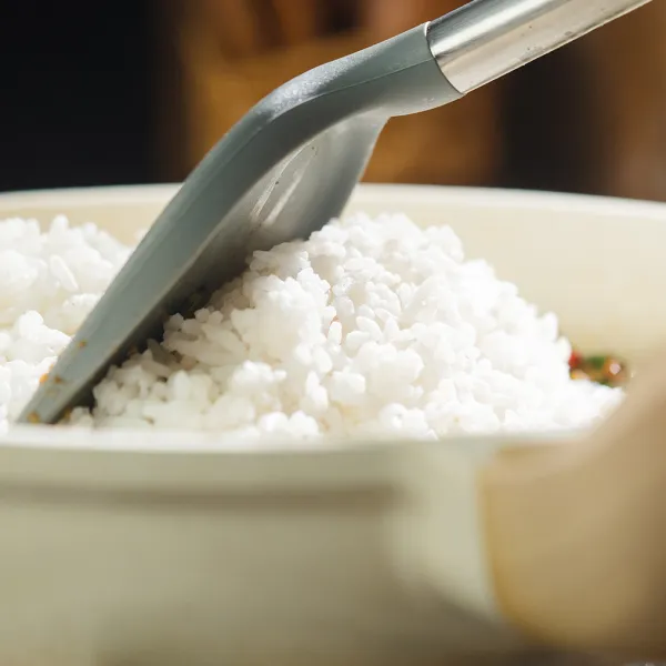 Masukkan nasi, aduk hingga nasi tercampur rata dengan bumbunya. sajikan.