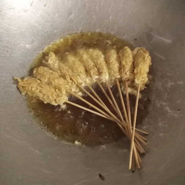 Goreng hingga kuning kecoklatan.