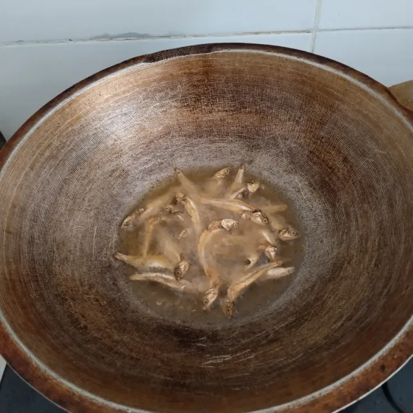 Cuci bersih bada kering dan goreng