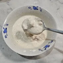 Hentikan penambahkan air jika sudah mendapatkan konsistensi kental seperti di foto.