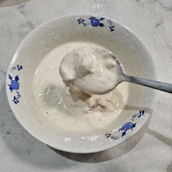 Hentikan penambahkan air jika sudah mendapatkan konsistensi kental seperti di foto.