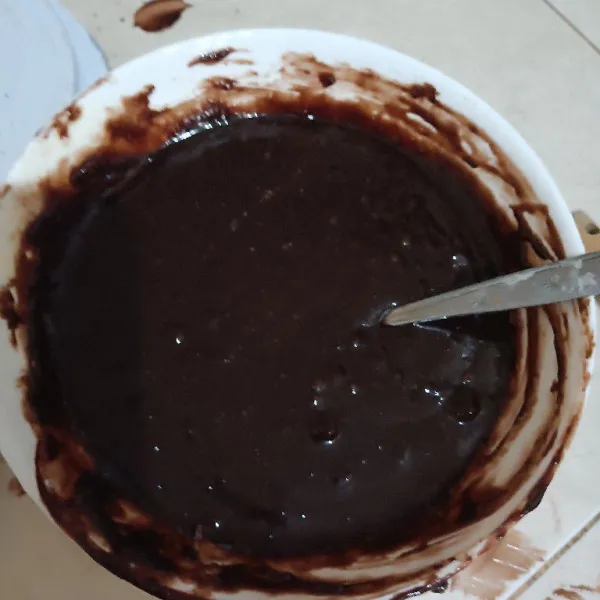 Aduk sampai seperti ini ya. Boleh pakai mixer atau whisk.