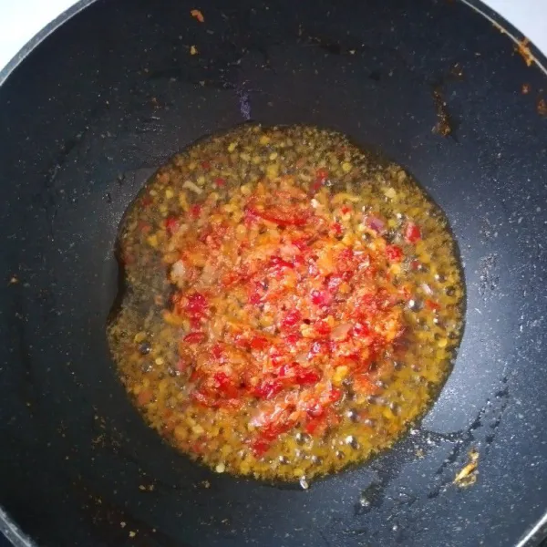 Tumis bumbu sampai harum.