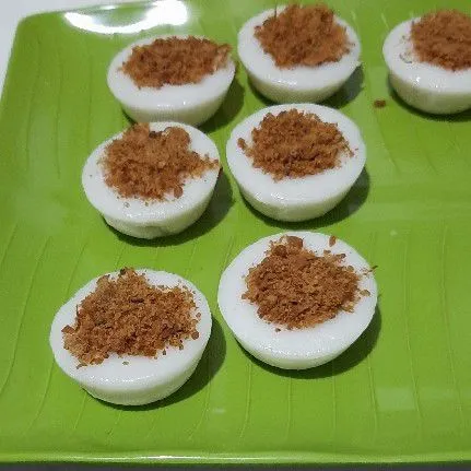 Kemudian beri toping abon di atasnya dan sajikan.