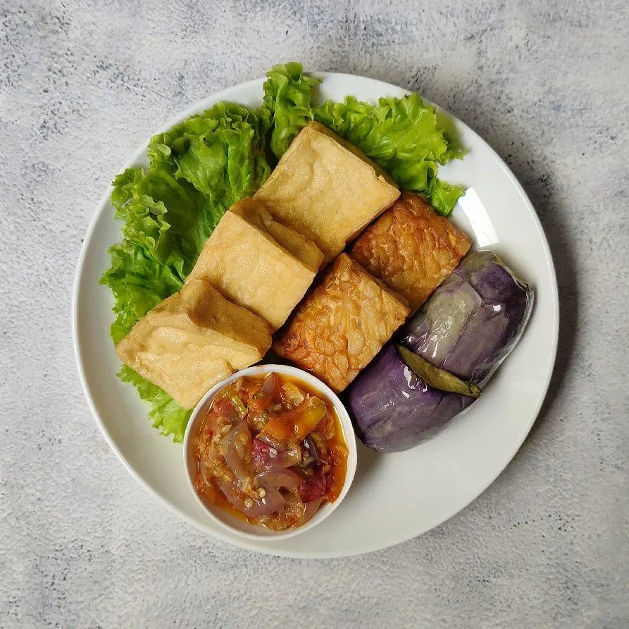 Tahu Tempe Terong Sambal Lalapan