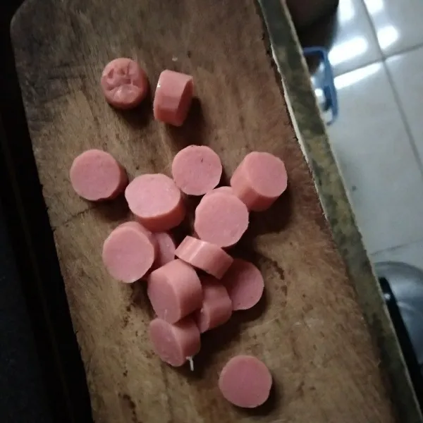 Potong-potong sosis.