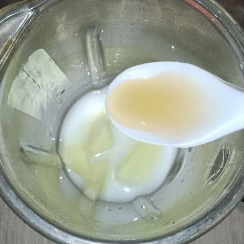 Masukkan madu hutan.