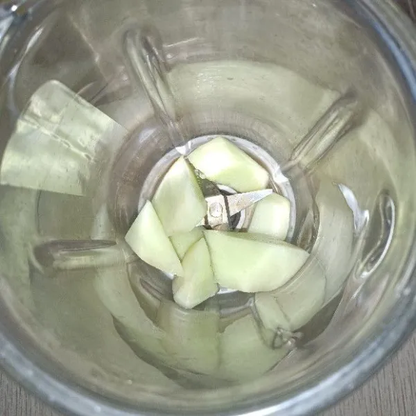 Masukkan ke dalam blender.