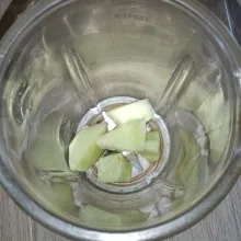 Masukkan potongan melon dana blender.