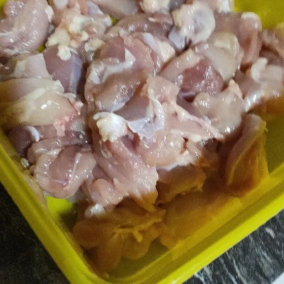 Potong ayam sesuai selera