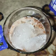 Tambahkan es batu.